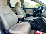 هوندا CR-V 2.4 موديل 2021، عداد 95,500 كم، محرك بنزين 2.4 لتر، ناقل حركة أوتوماتيكي CVT، قيادة سلسة وموفرة للوقود، SUV واسعة لخمس ركاب، مقاعد مريحة، صندوق خلفي كبير، مثبت سرعة، تحكم في المقود، شاشة ترفيهية تعمل باللمس، بلوتوث، تحكم في الصوت على المقود، وس
